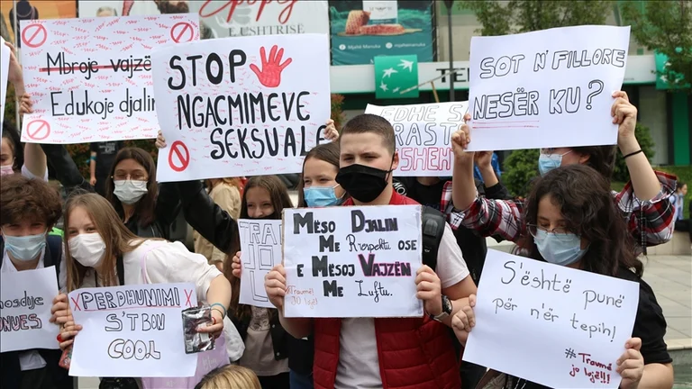 28 viols, 21 agressions, 20 harcèlements sexuels pendant 5 mois au Kosovo