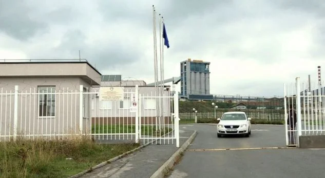 Il lavoratore di sicurezza ha attaccato al Magur's Asylum Center
