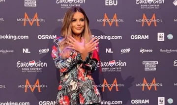 Les médias serbes traitent avec le représentant de l'Eurovision de l'Albanie après l'avoir fait à la main