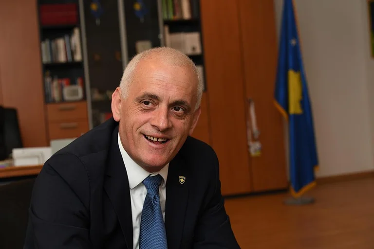Präsident Osmani erklärt Kosovo-Botschafter in Deutschland Bequfaj
