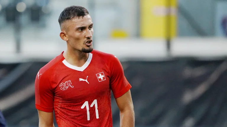 Il a menti au Kosovo comme si le Kosovo devait pour des mois, finalement Andy Zeqiri accepte l'invitation de la Suisse
