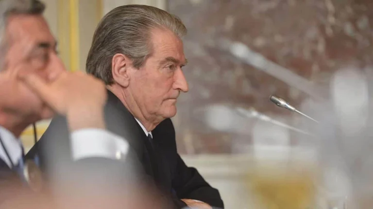 L'Amérique a déclaré Sali Berisha corrompu et nommé “Non Grata”: Apprendre la raison