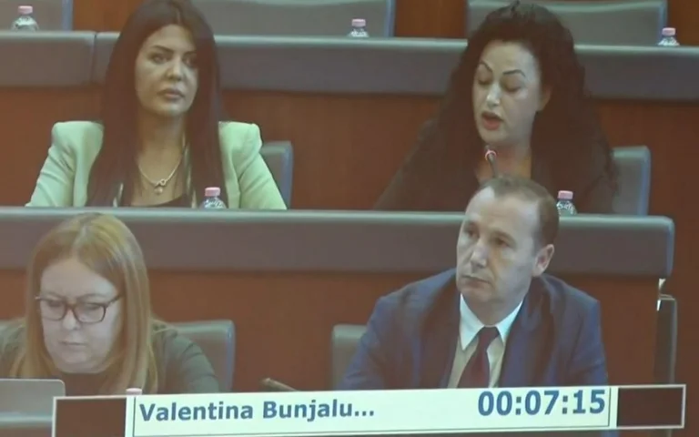 LDK MP Kurti Gouvernement: 61 pages programme, même la première page que vous avez compté