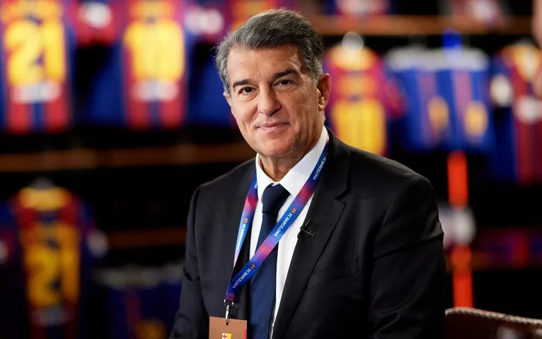 Laporta borrows 500 million from a bank: Requesting the removal of 13 players from Barca