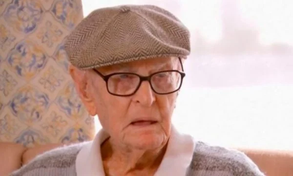 111-year-old mostra il segreto alla longevità