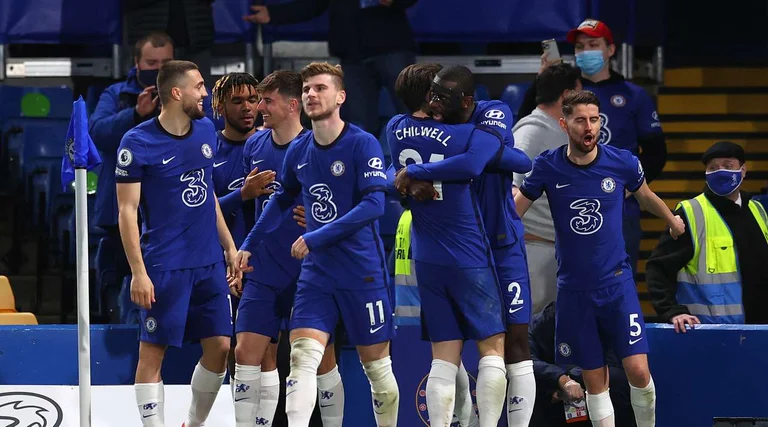 Chelsea fait un grand pas vers le quatre- Top, bat Leicester City au pont d'Istanbul