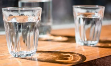 Deshalb sollten Sie jeden Tag ein Glas heißes Wasser trinken