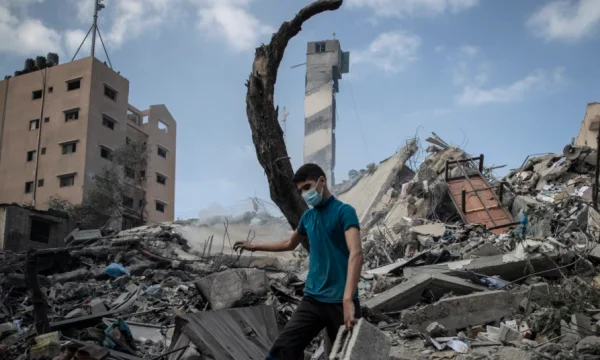 Israël ferme la frontière avec Gaza à la suite d ' attaques de missiles