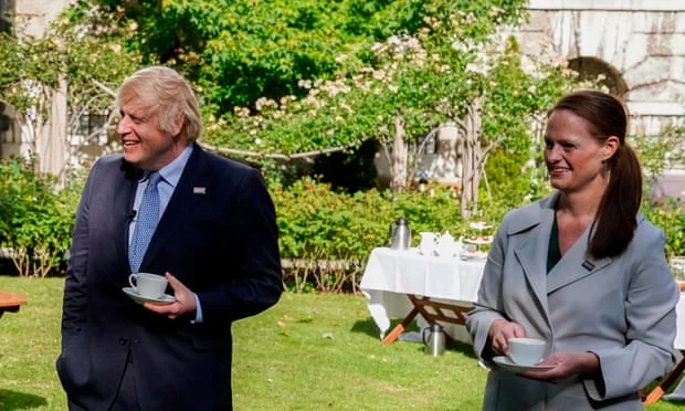 La enfermera que cuidó al Primer Ministro Johnson renuncia frustrada con él