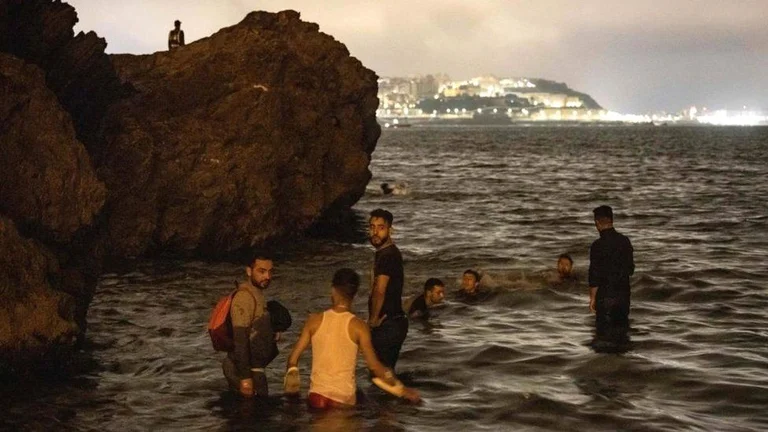Seis mil inmigrantes al día: Problemas en el enclave español de Ceuta