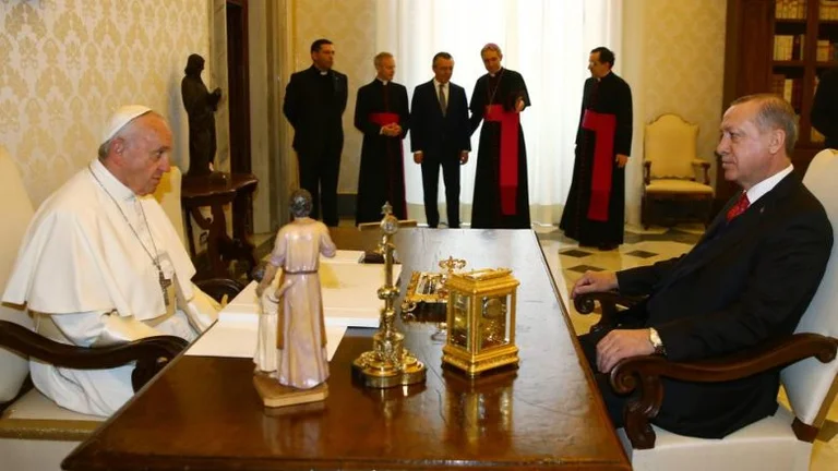 Erdogan cherche de l'aide avec le pape pour la Palestine