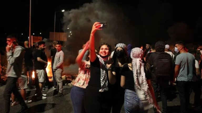Comment le conflit israélo-palestinien est-il transmis aux médias sociaux?