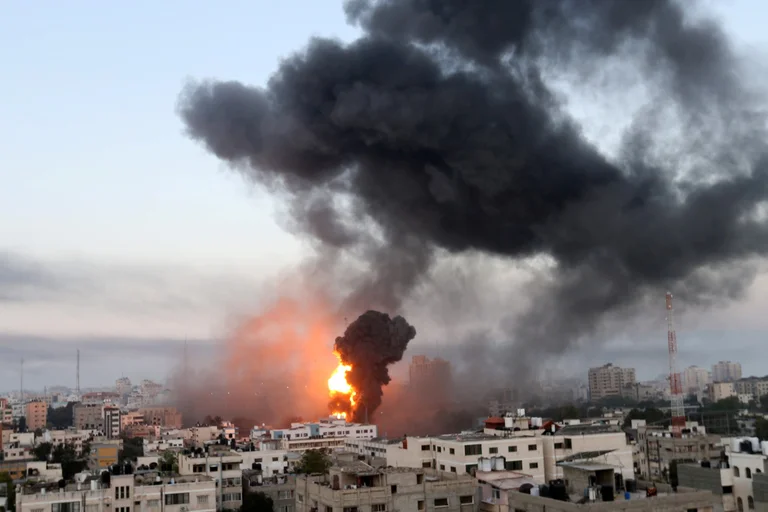 El sol no se levantó, son los misiles de Israel: los ataques aéreos de Israel en Gaza