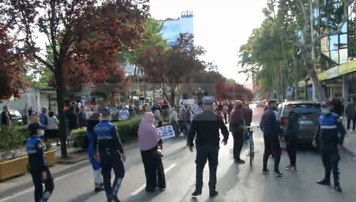 In Albania pro-Palestinian protests get out of hand, some of the protesters end up in police