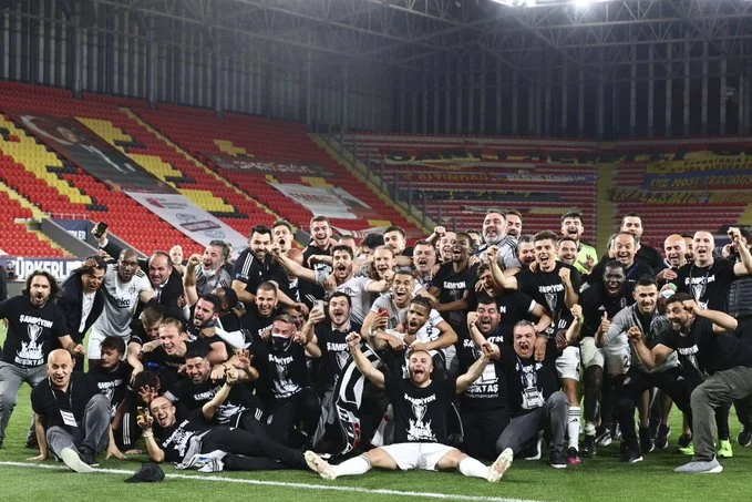 Campione della Turchia Besiktas grazie ad un margine di gol con Galatasaray