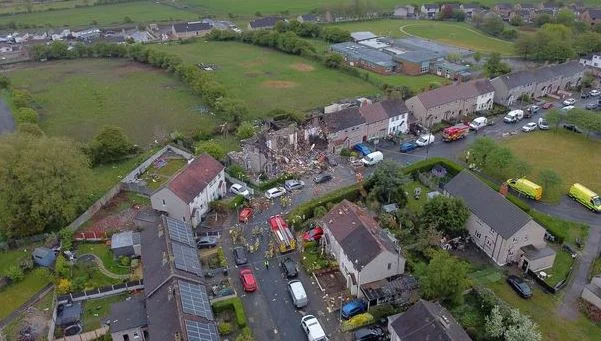 1 Kinder stirbt und 4 werden durch eine Explosion in England verletzt