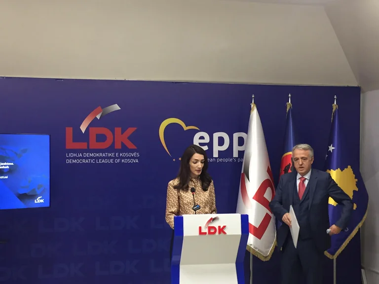 LDK dice che il governo non ha strategia: i principi chiari affrontano il dialogo con la Serbia