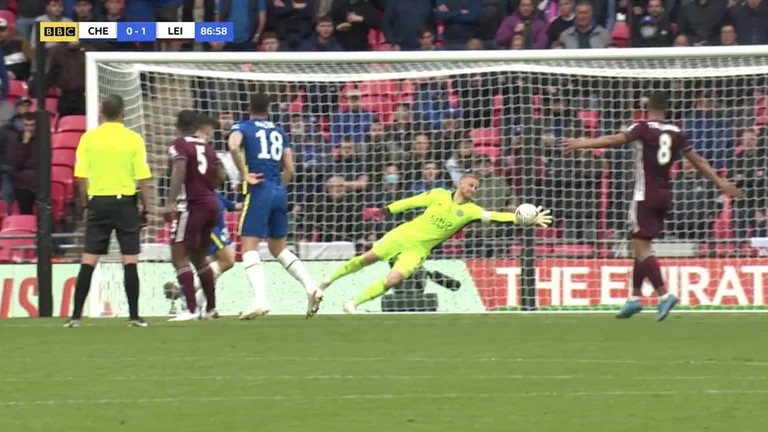 Cette réception Schmeticl contre Chelsea est absolument incroyable.