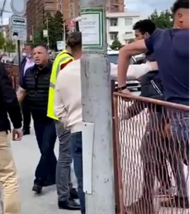 Tempeste con i siriani a Suhareka, solo voleva viaggiare in autobus per Pristina
