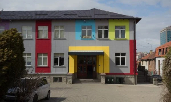 Déclaré par l'école faik Konica : Pas d'agression sexuelle sur un élève, rien de réel.