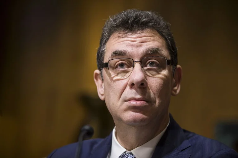 Le chef de Pfizer montre si le vaccin contre Coved-19 doit être répété chaque année