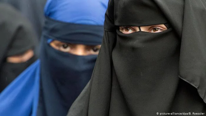 Teólogo de Kosovo: En el Corán no parece que una mujer debe ocultar su rostro