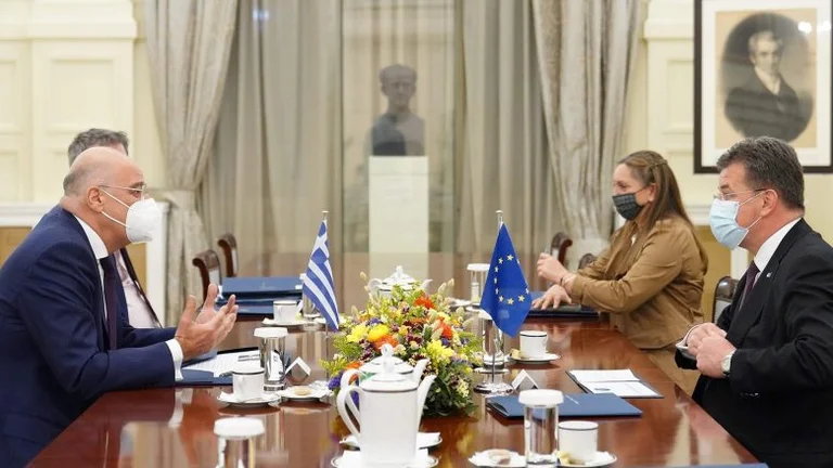Ministro degli Esteri greco e Lajcak parlano del Kosovo- Serbia