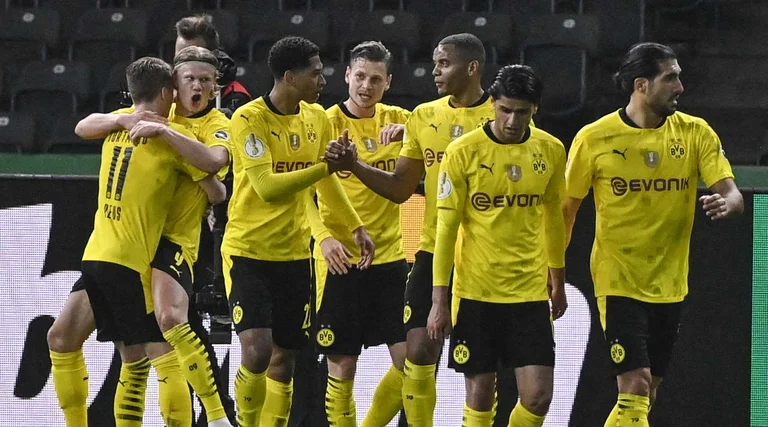 Borussia Dortmund gana la Copa de Alemania, humilla al odiado Leipzig en la final