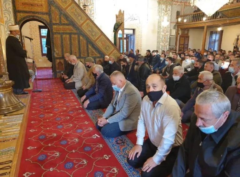 Sevdai Radogoshi desea Bajrami de la mezquita