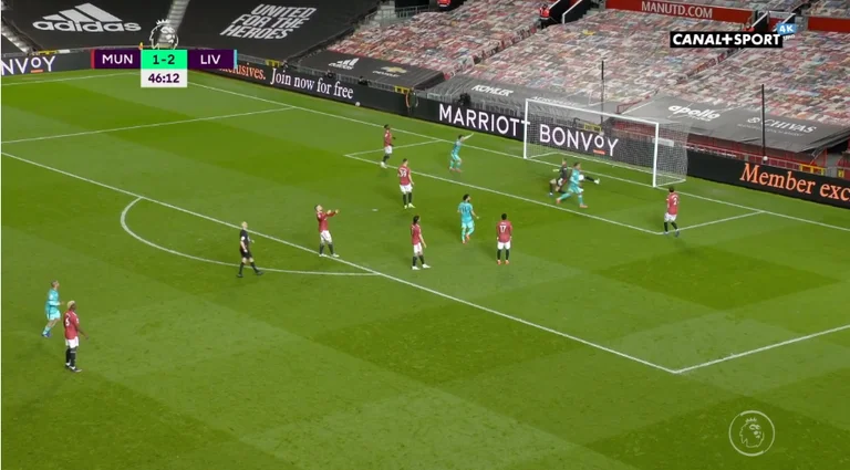 Liverpool doesn't stop the act on Man United, protecting him from killing his eye by the Unclet.