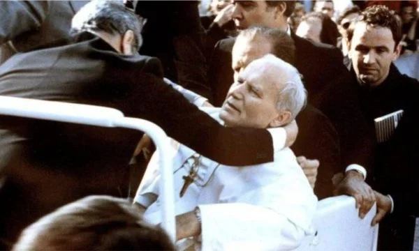 40 anni fa gli hanno sparato con due proiettili del Papa: E' il mistero dell'assassinio.