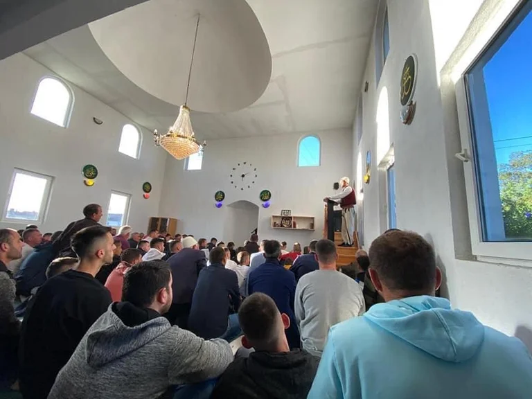 Hoxha da Drinas perdona Bajrami con tirqi e plis