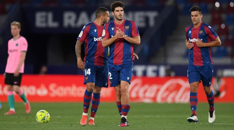 Barcelona es lamentablemente equivalente a Levanta, avance 2-0 y cierre 3-3.