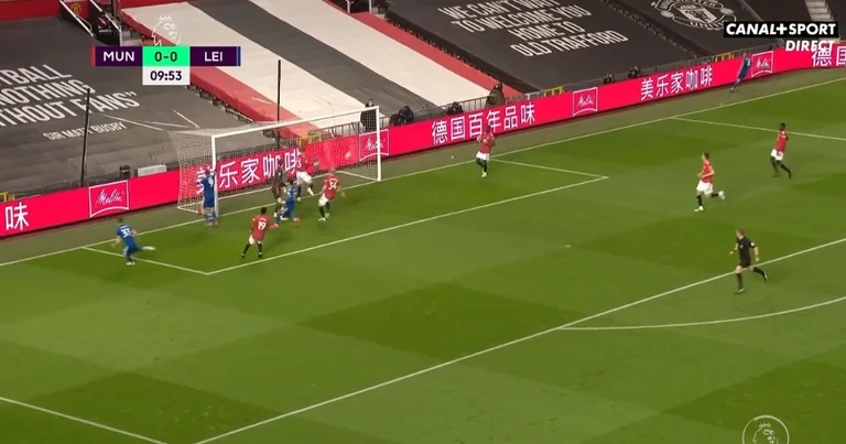 The extraordinary Leicester, he's got the ball in Man United's where the pillars are joined with a superaction.