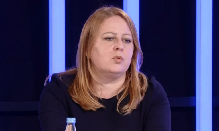 “Questo governo non ha un piano chiaro per proteggere i vaccini