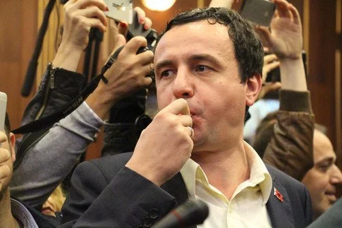 Tenía cartas de diálogo de Kurti cuando puso a Kosovo en el fuego