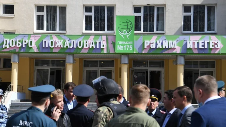 Mindestens 8 Tote in der Russischen Schule: Berichte zeigen den ehemaligen Studenten, der den Angriff durchgeführt hat