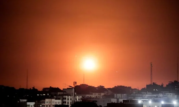 Tra i morti a Gaza e nove bambini dopo gli attacchi aerei di Israele