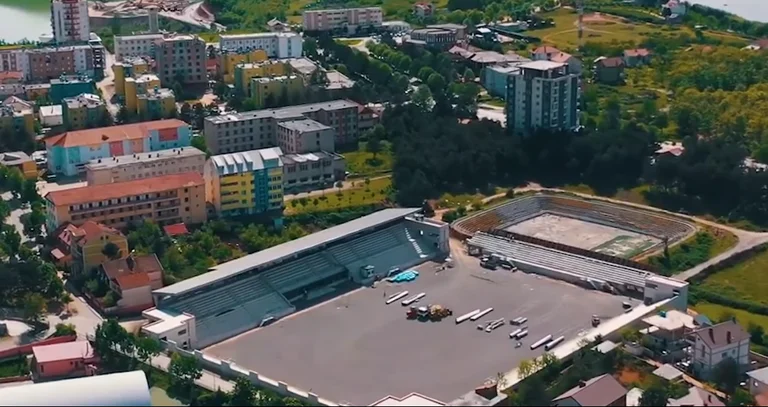 Rama publica imágenes del nuevo estadio Kukes.