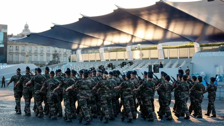 Francia in shock: Viene pubblicata la seconda lettera di avvertimento militare <x0 guerra civile