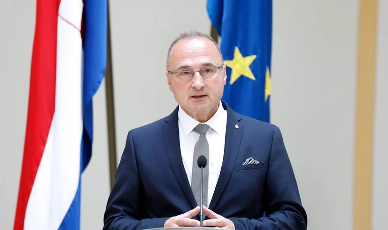 Croatian top diplomat: Serbia recognises Kosovo because their EU path passes even from Croatia