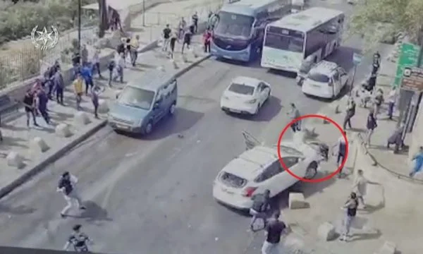 Terrifying: Palestine hurls stones at him, the Jew returns by car