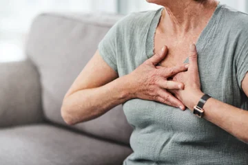 These are symptoms warning of heart attack in women