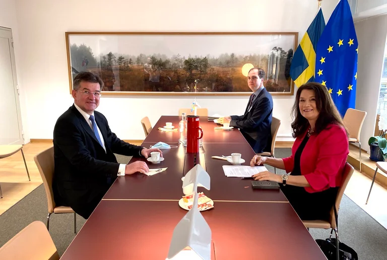 Swedish top diplomat meets Lajcak: Kosovo, Serbien machen Dialog Priorität