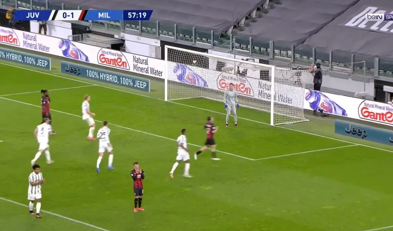 Wojciech Szczesny espectacular, protege la pena de Casey