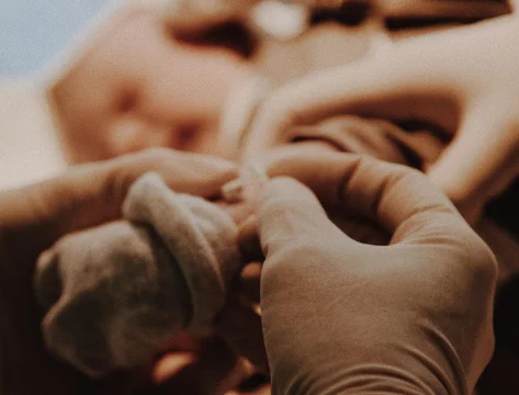 El Atún se convierte en una segunda madre, revela el nombre del niño