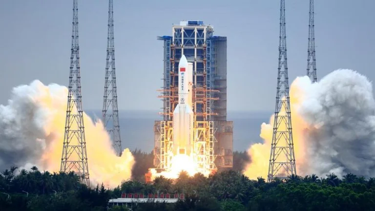 Tutto ciò che è noto circa il missile cinese che si prevede cadere sulla Terra oggi