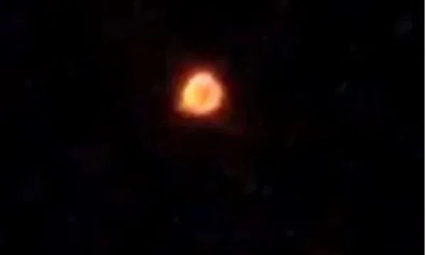 La vista misteriosa nel cielo dell'India, la gente del posto teme che sia un razzo cinese