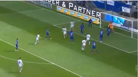 Finalmente algo positivo por Mustaf, anotó un buen objetivo para Schalken
