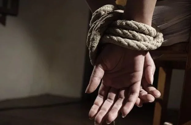 El ex novio secuestró a 16 años en su puesto en Pristina